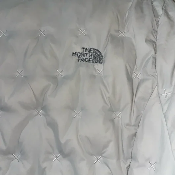 The North Face White Puffer Jacket 550 series - Picture 14 of 15